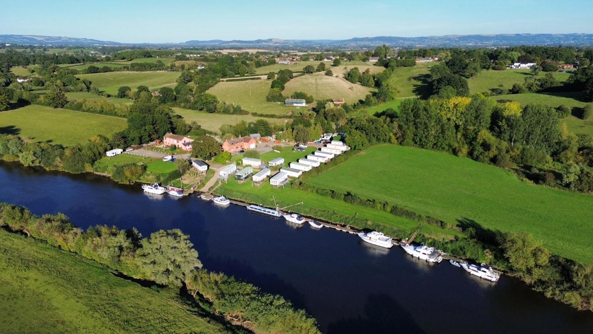 Severnside Boat And Caravan Park Gloucestershire - Caravan 1 Deerhurst ภายนอก รูปภาพ