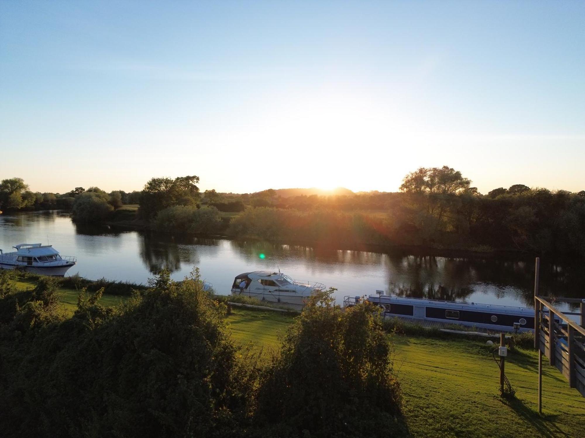 Severnside Boat And Caravan Park Gloucestershire - Caravan 1 Deerhurst ภายนอก รูปภาพ